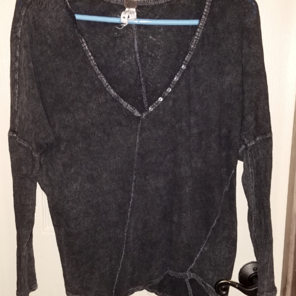 We the Free open V neck coal black slub tshirt